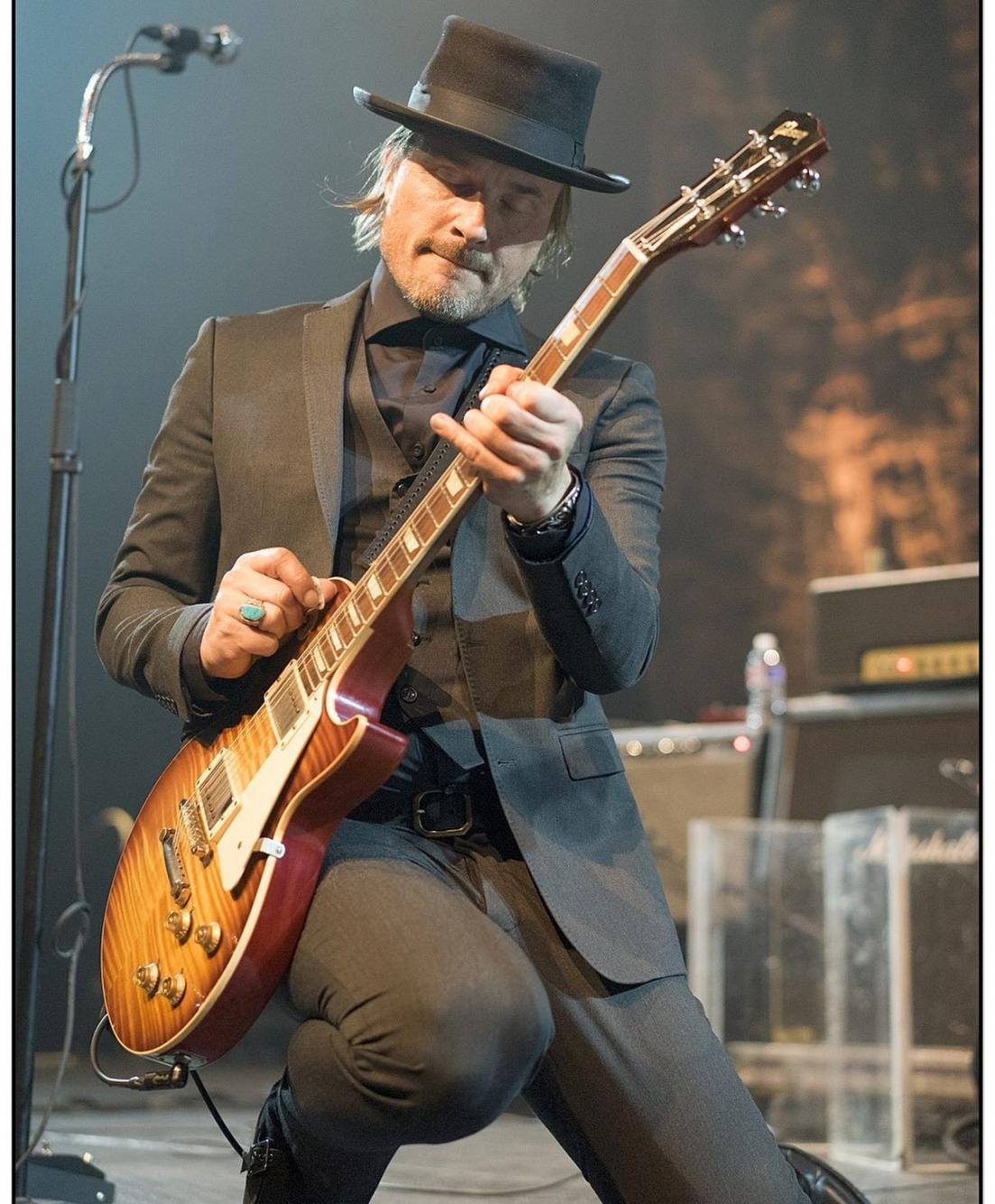 Nalle using Area59' PAFs in his Les Pauls